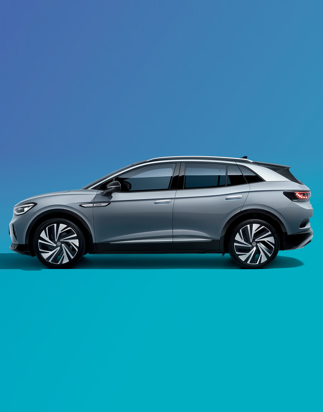 Вид сбоку Volkswagen ID.4 Pure+, демонстрирующий элегантный и аэродинамический дизайн