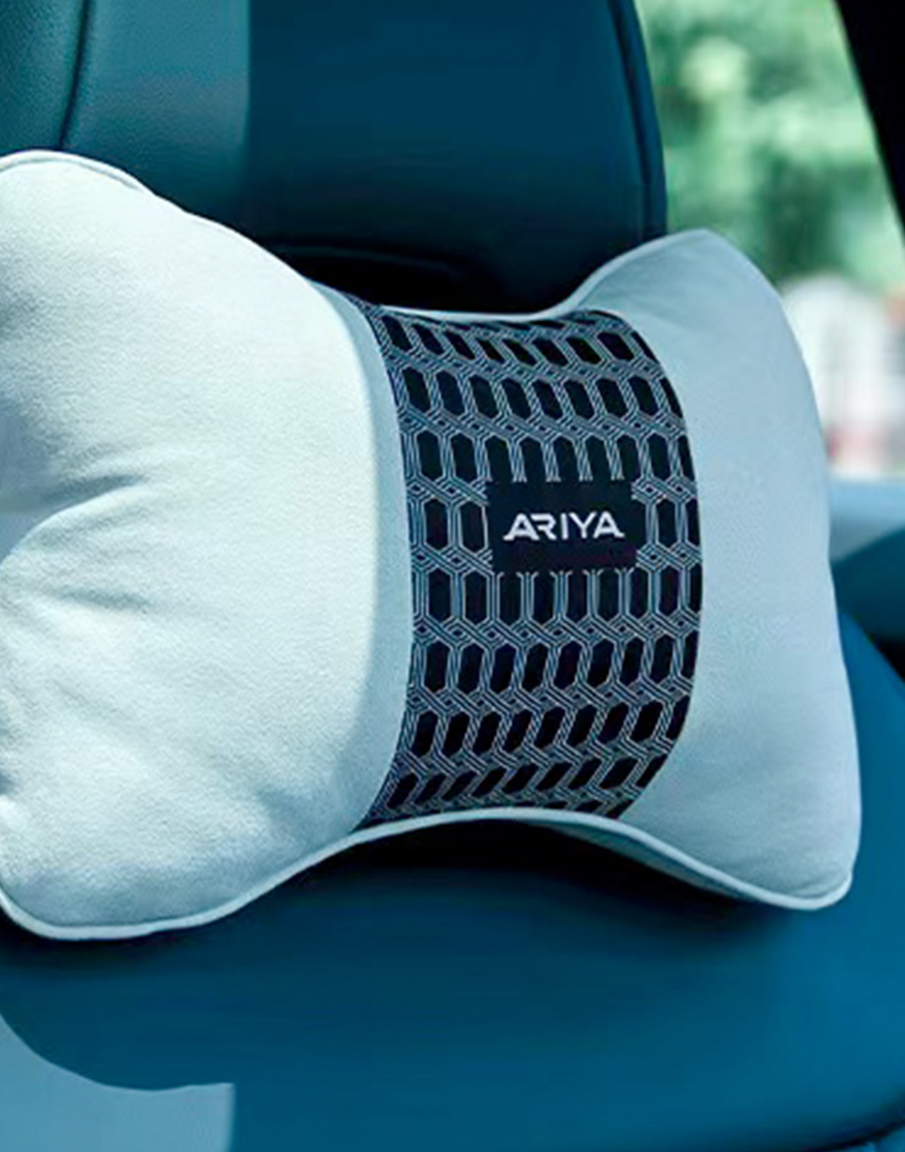 Дополнительная подушка на подголовнике сиденья Nissan Ariya