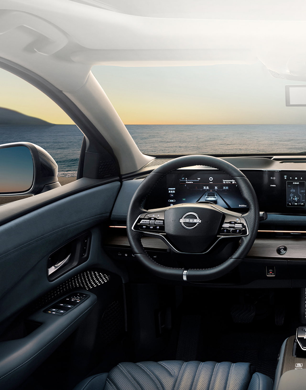 Торпеда и руль Nissan Ariya, демонстрирующие современные технологии и удобство управления