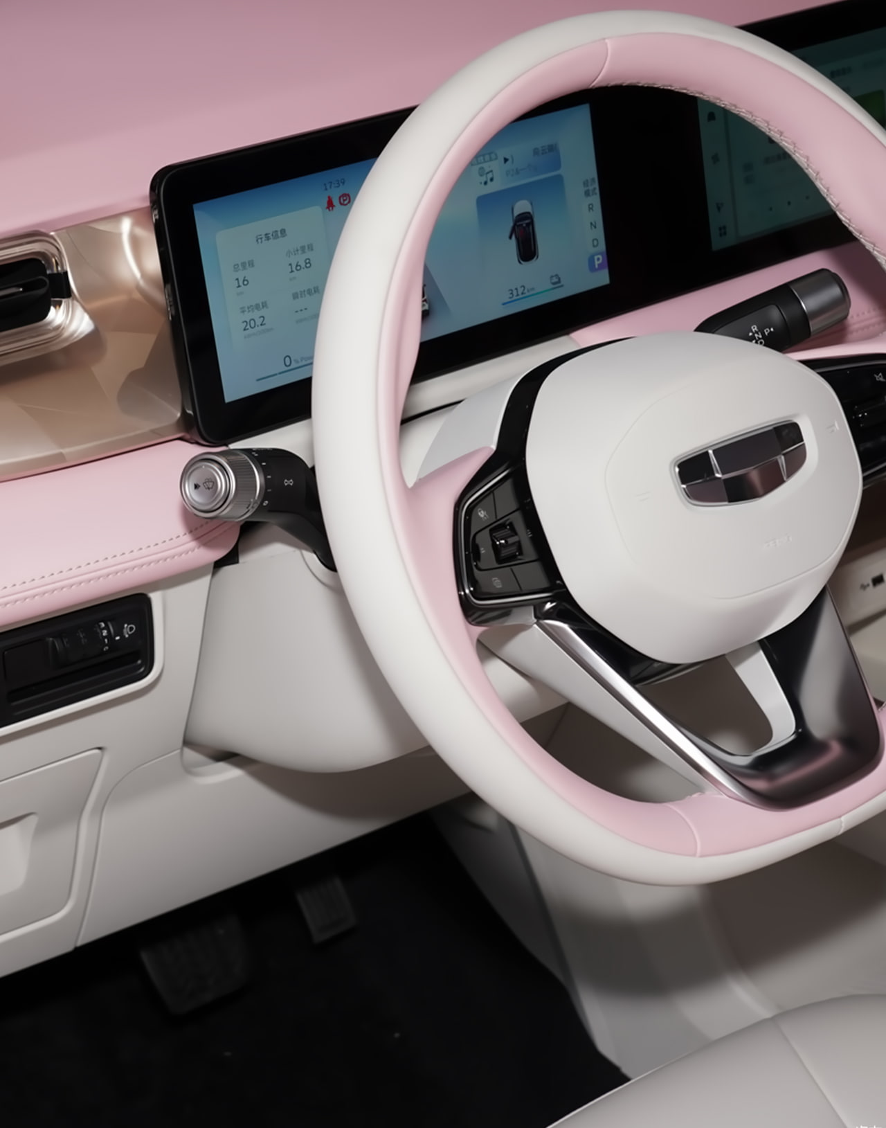 Водительская панель приборов в Geely Geometry E, демонстрирующая современные технологии и удобство