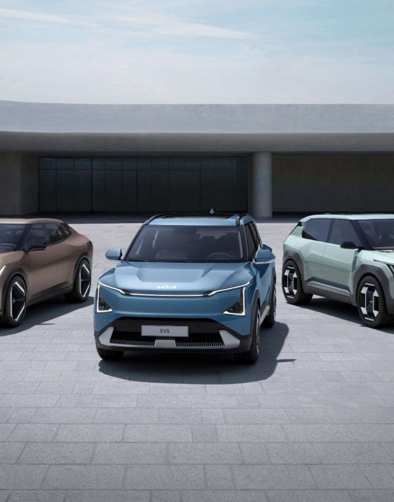 KIA EV5 Land в трех цветах, вид спереди