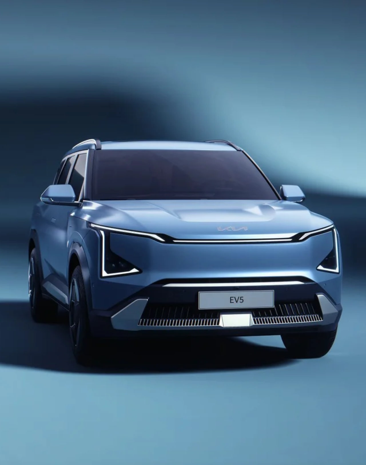 KIA_EV5_Land в синем цвете, вид спереди