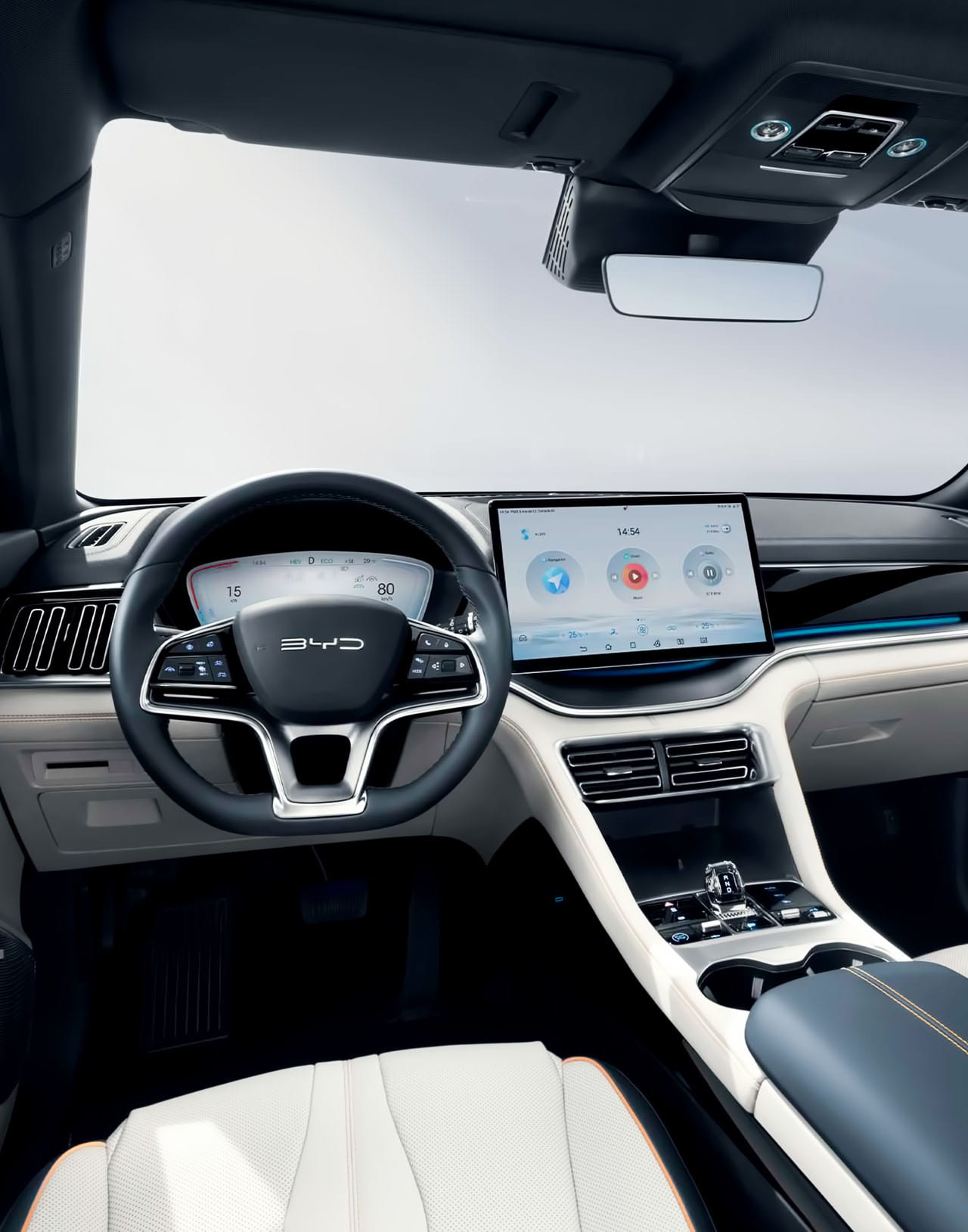 Панель приборов и центральная консоль в BYD Song Plus DM-i 110KM