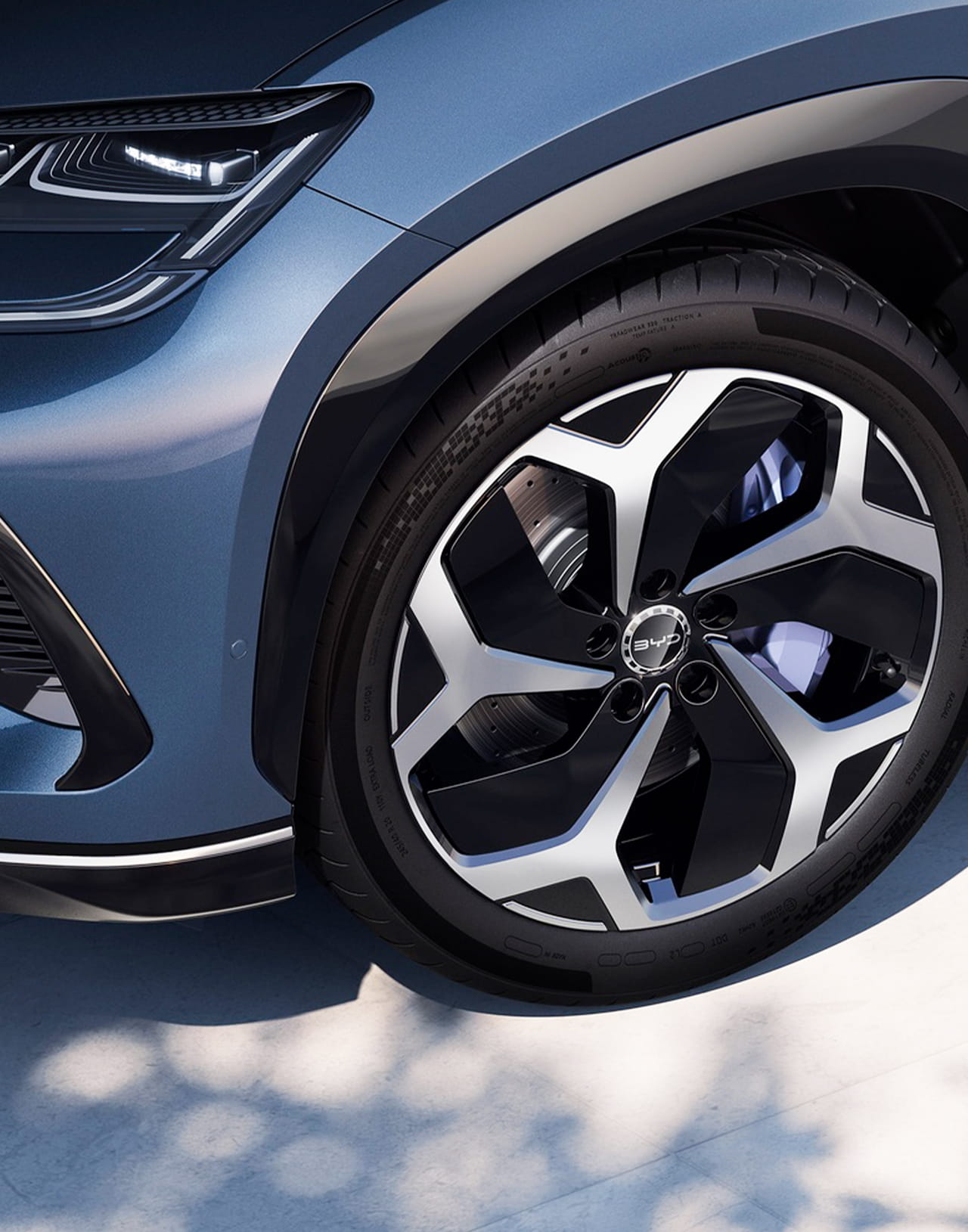Легкосплавные колесные диски и передняя часть BYD Sea Lion 07EV