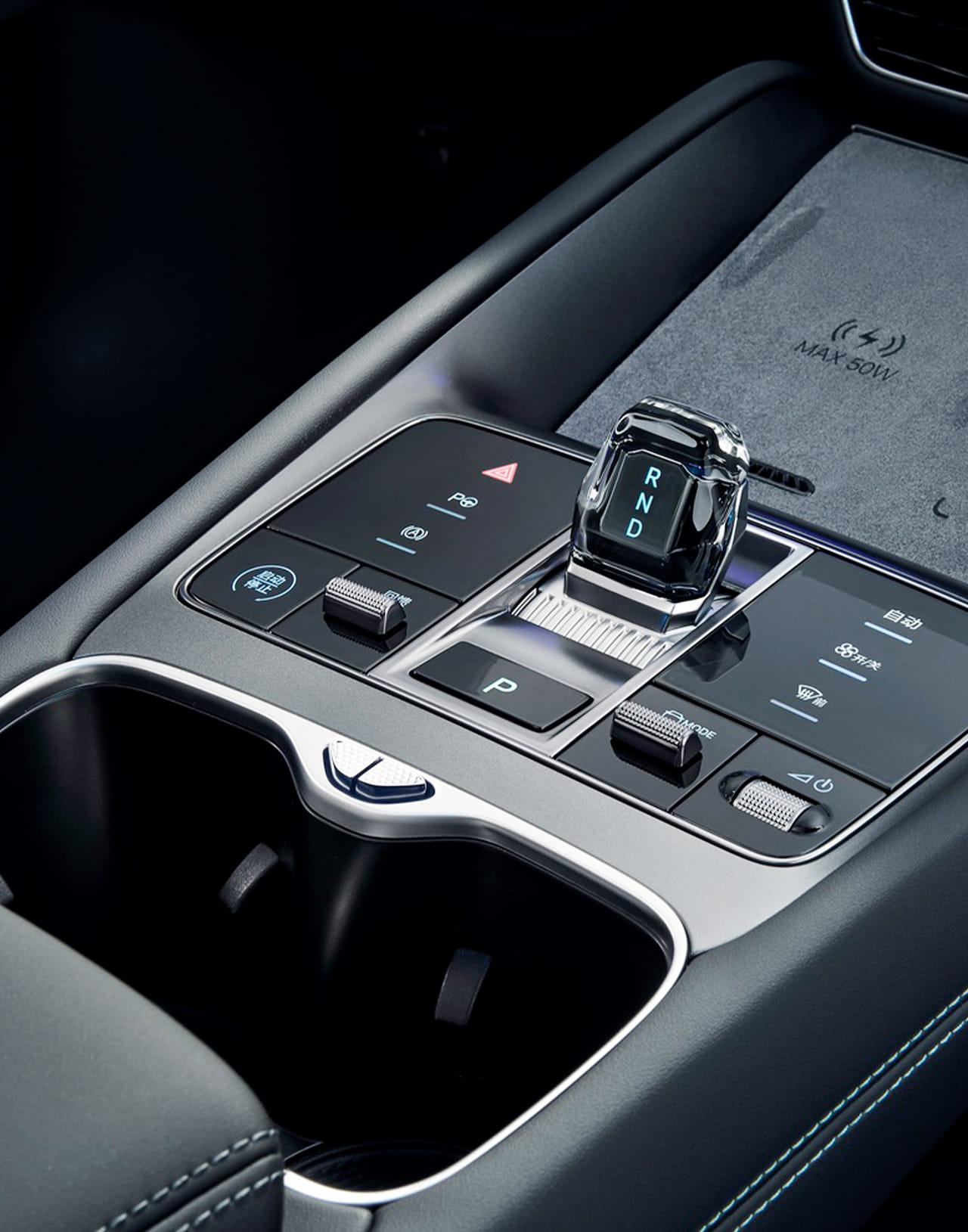 Центральная консоль BYD Sea Lion 07EV с кристаллическим селектором передач