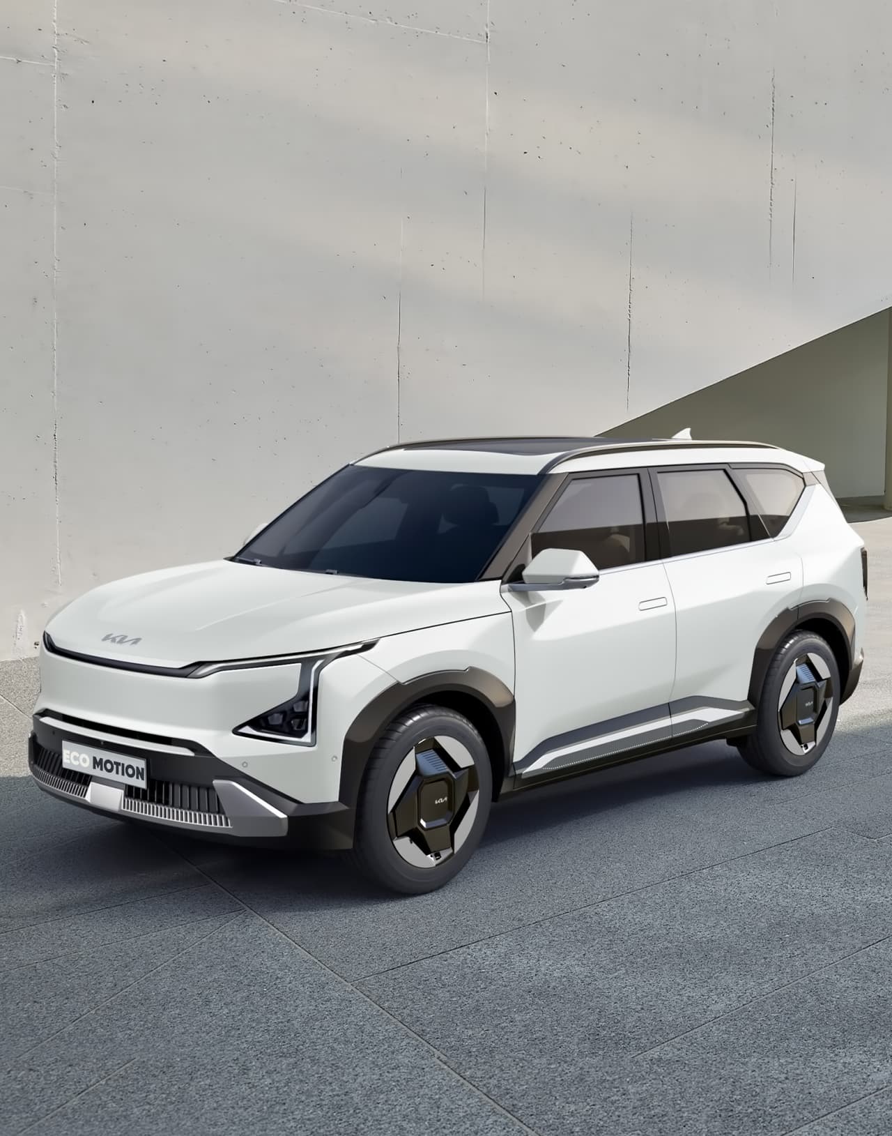 Kia EV5 530 Light в Молдове – общий вид электромобиля спереди с современным дизайном и яркой светодиодной оптикой.