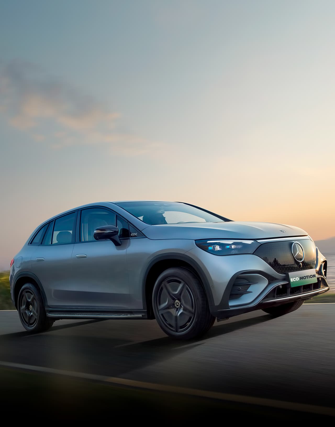 Боковой вид Mercedes EQE SUV серого цвета в Молдове