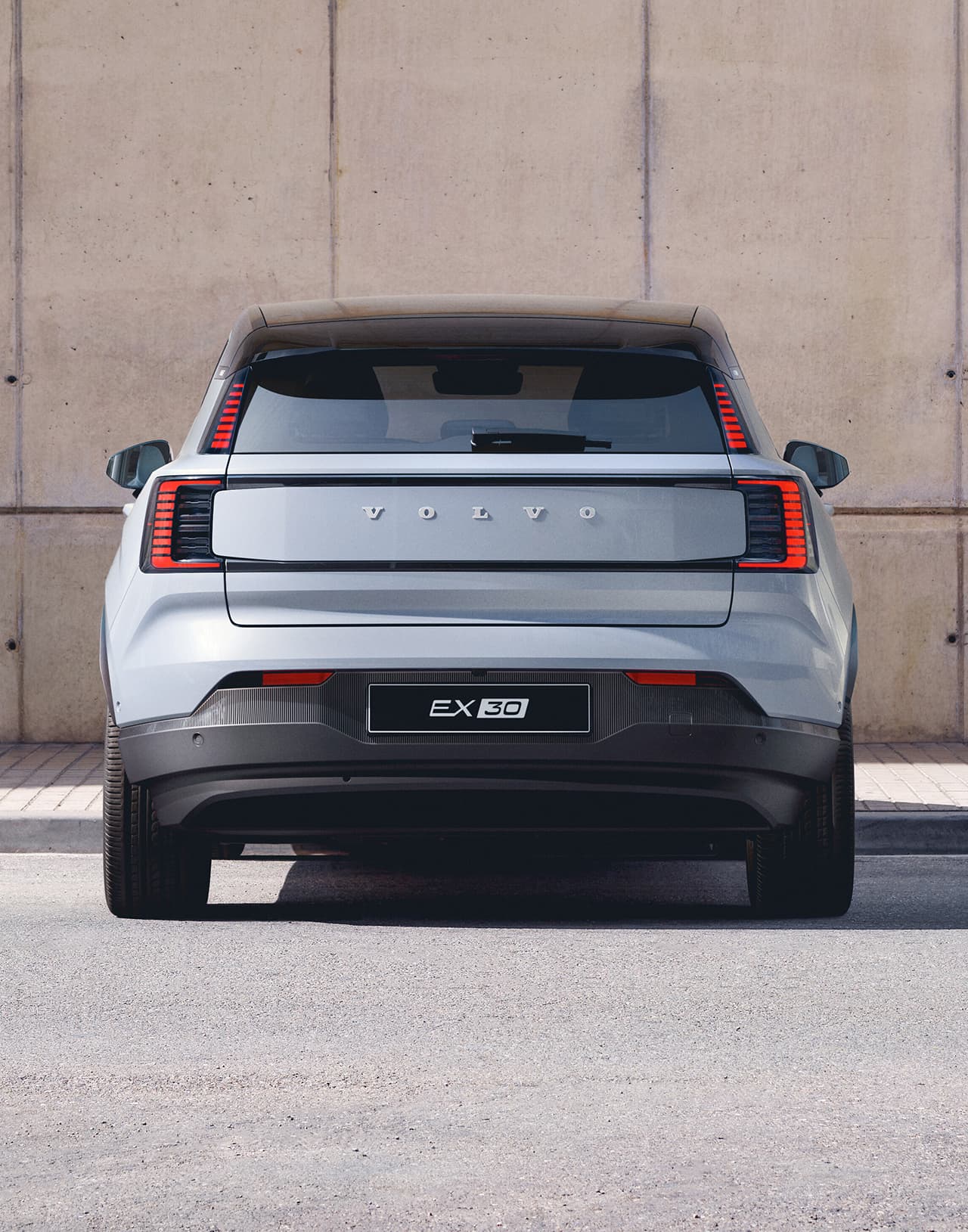 VOLVO EX30 2WD Long Range Ultra Edition - вид сзади на багажник электромобиля в Молдове