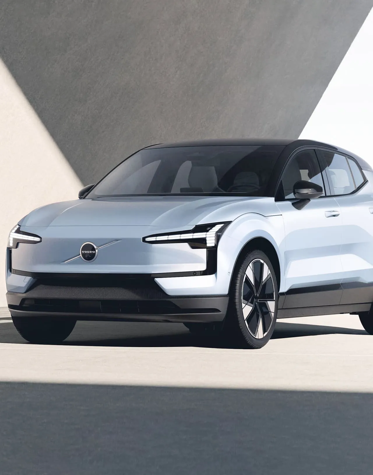 VOLVO EX30 4WD High Performance Ultra Edition — vedere din față — ECOMOTION Moldova