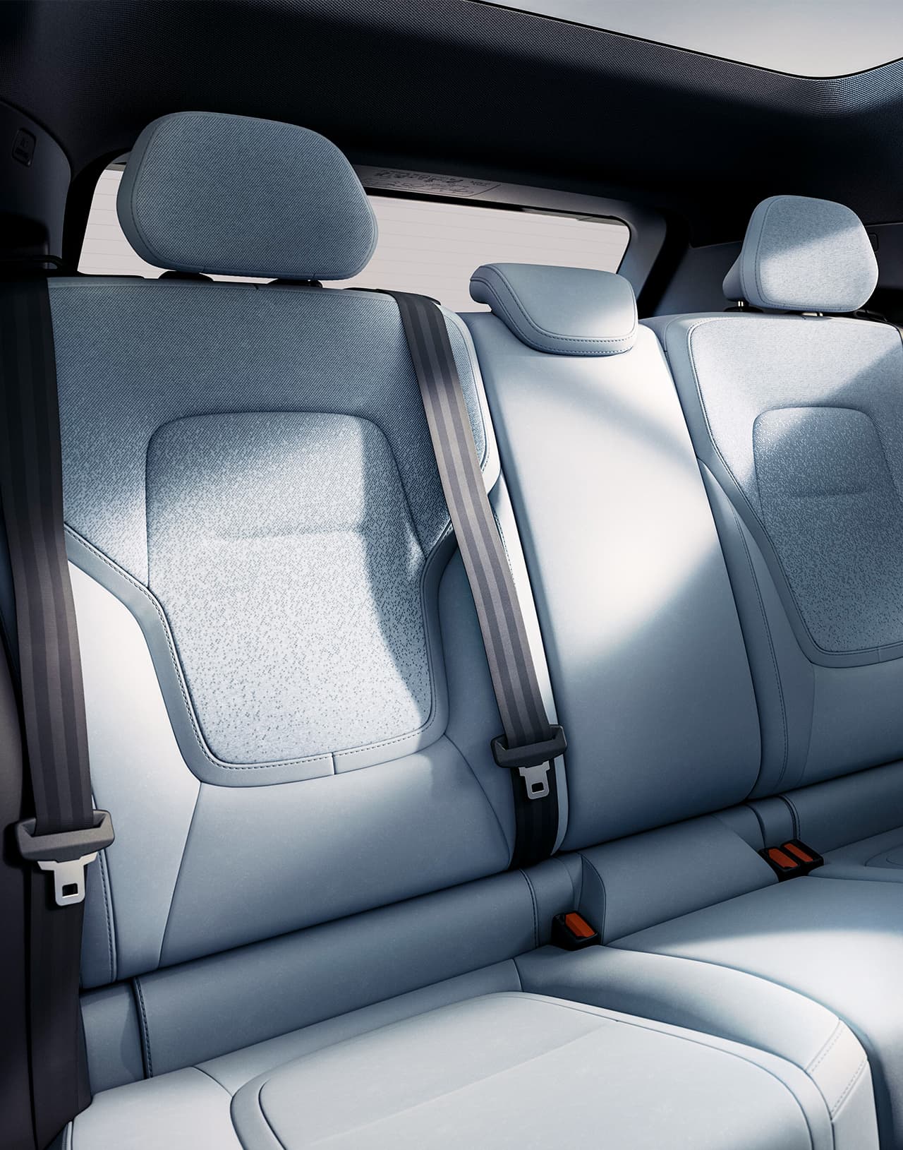 VOLVO EX30 2WD Long Range Ultra Edition - вид на задние сидения в современном интерьере электромобиля в Молдове