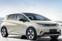BYD Dolphin (2025) — вид спереди — ECOMOTION Молдова