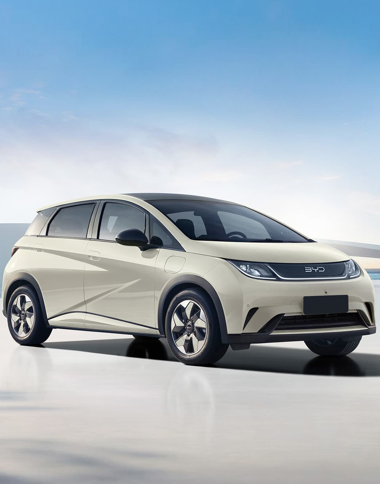 BYD Dolphin - электромобиль в бежевом цвете в Молдове