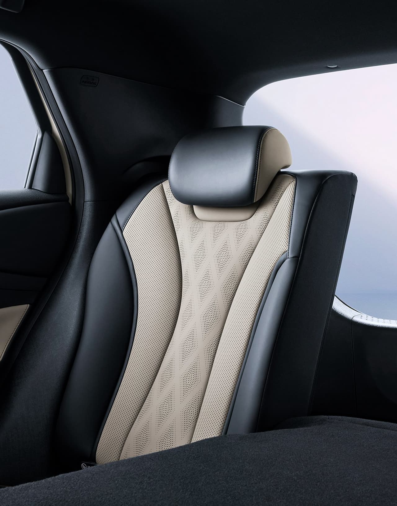 BYD Dolphin - кожаные сидения компактного электромобиля в Молдове