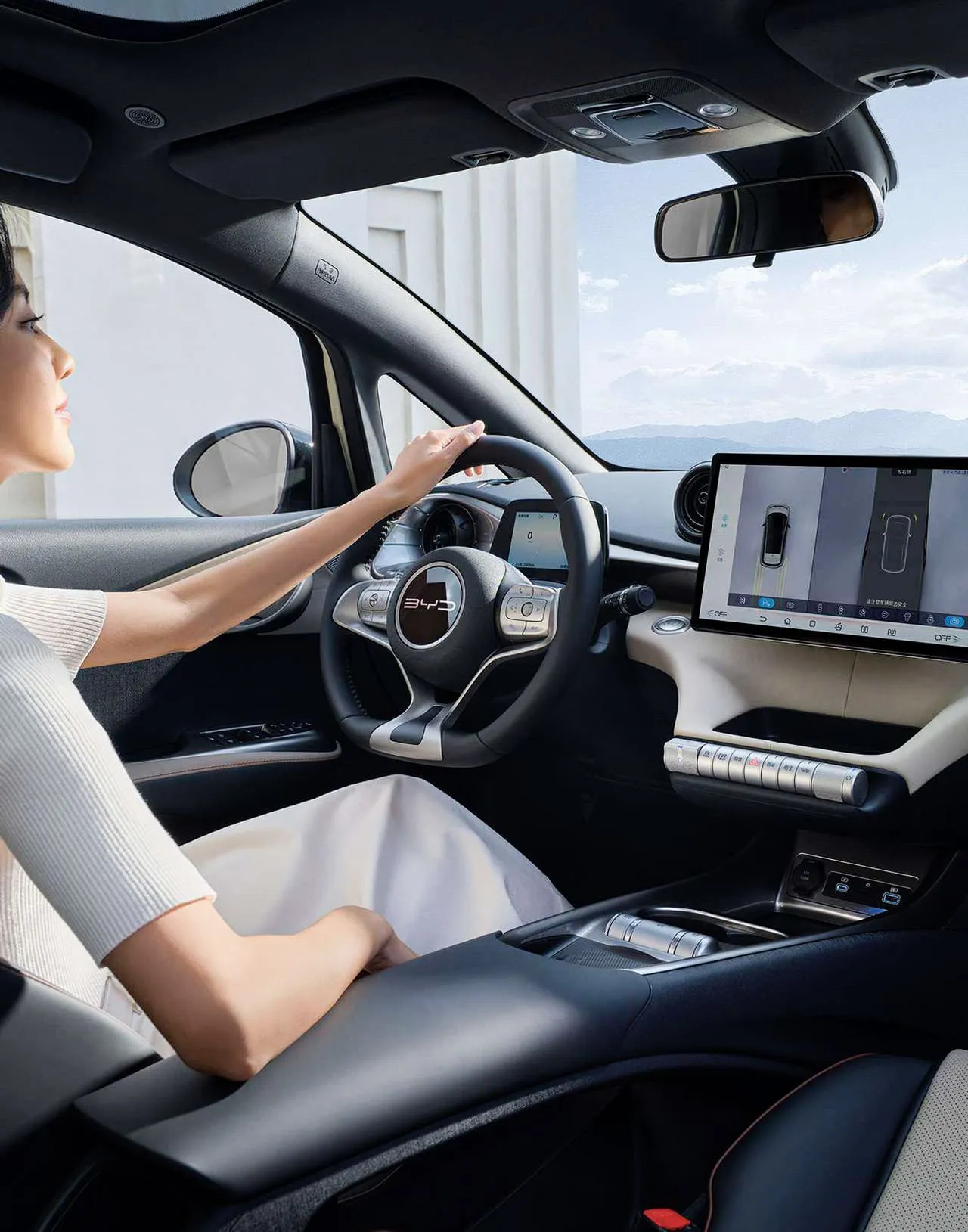 BYD Dolphin (2025) — bord și consolă centrală — ECOMOTION Moldova