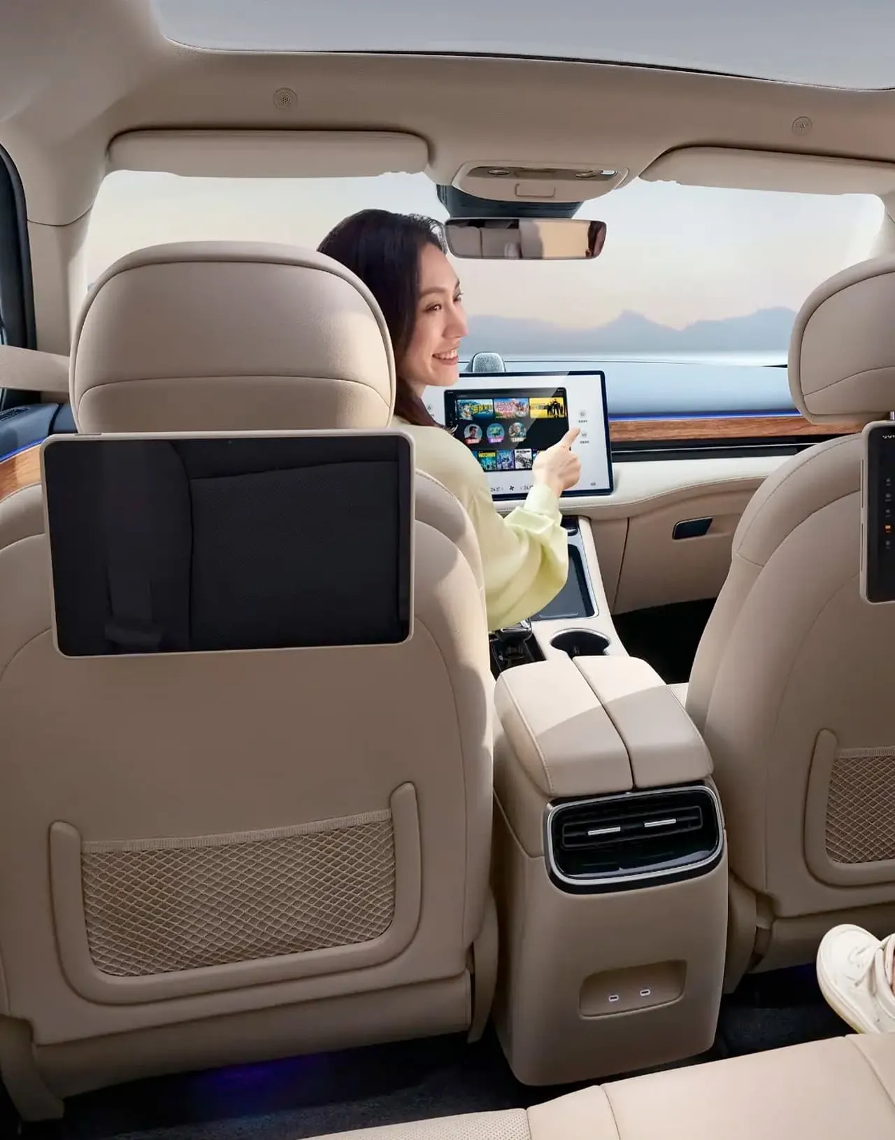 HUAWEI AITO M9 PHEV — vedere din față — ECOMOTION Moldova