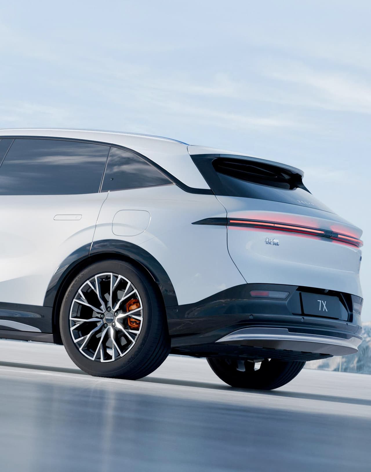 ZEEKR 7X 100KWH Long Range AWD - вид на заднее колесо и общий вид сбоку электромобиля в Молдове