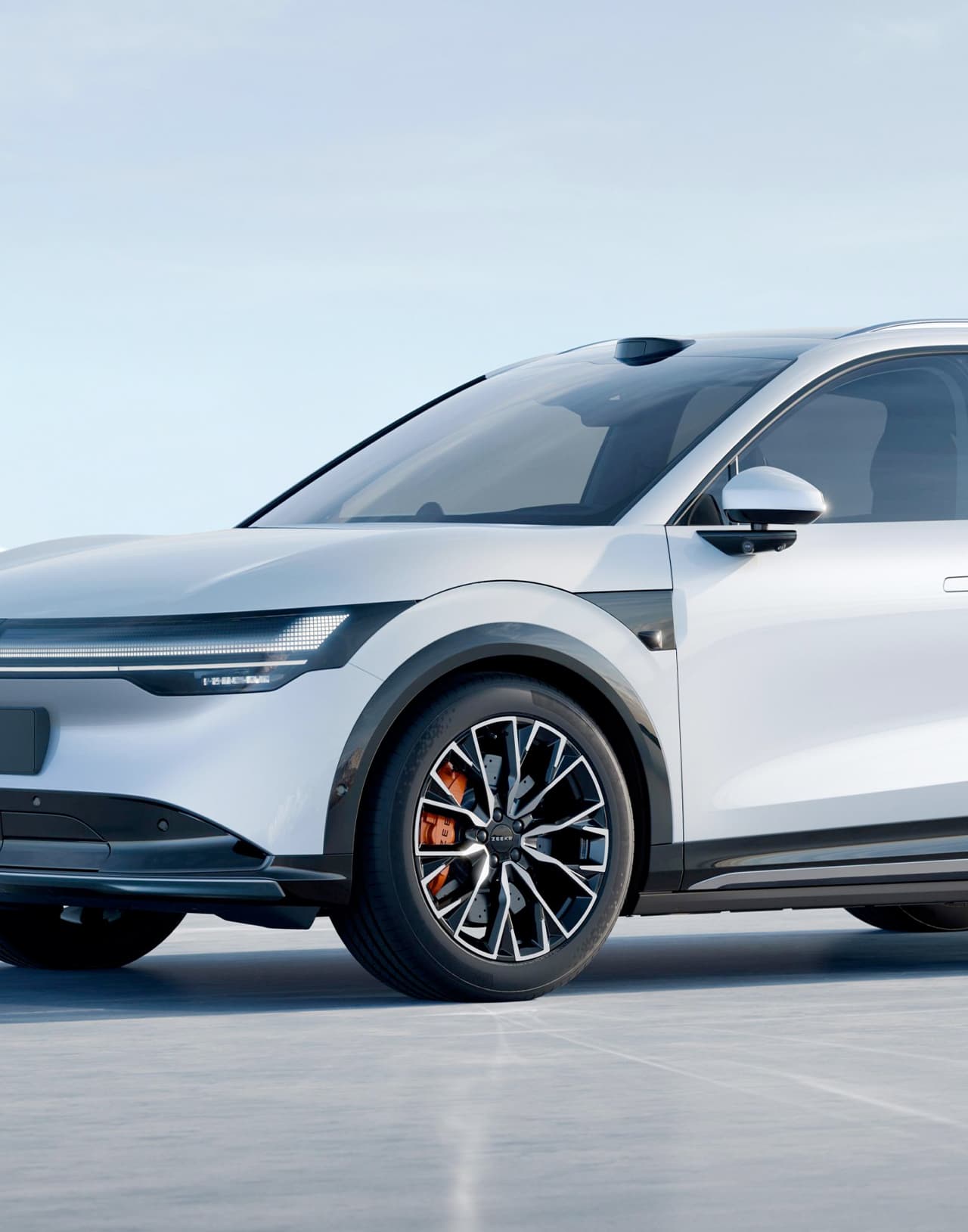 ZEEKR 7X 100KWH Long Range AWD - вид на фару и переднее колесо электромобиля в Молдове