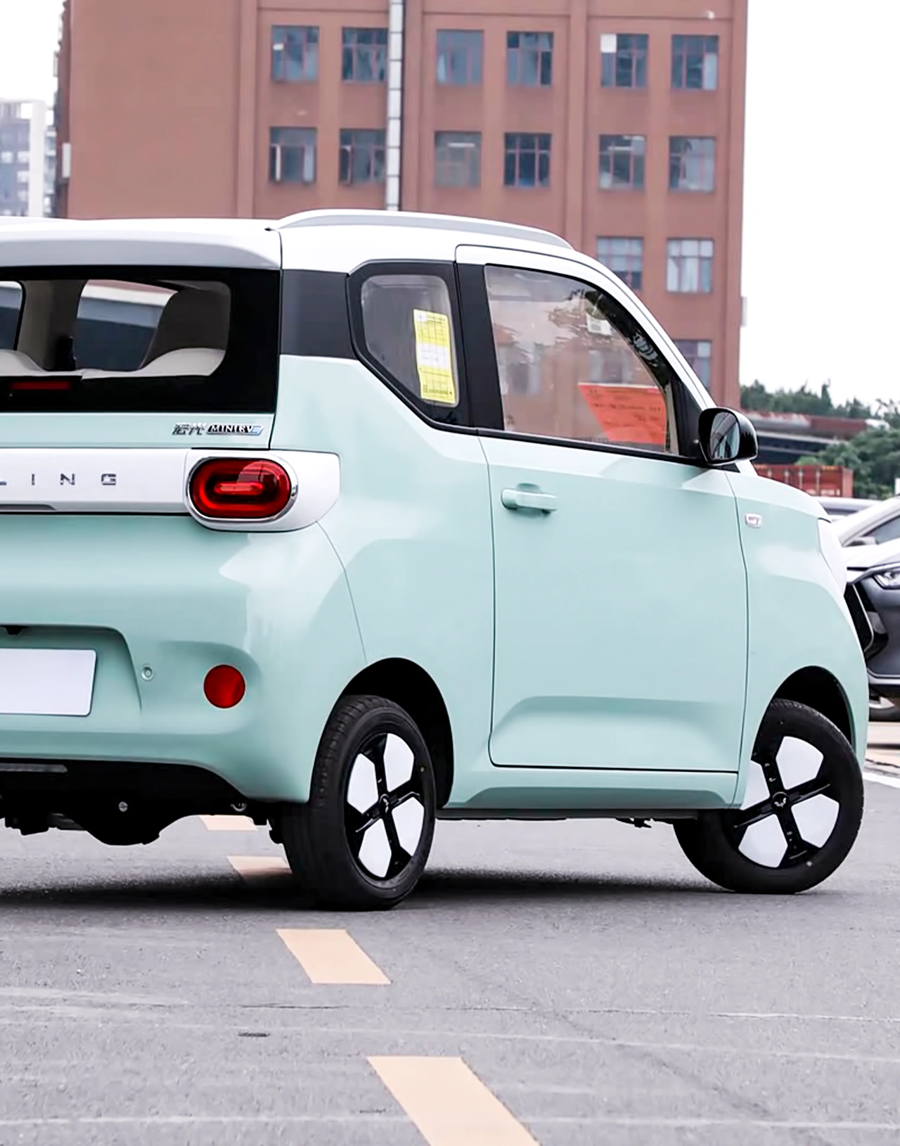 WULING_HONGGUAN_MiniEV_backside_
