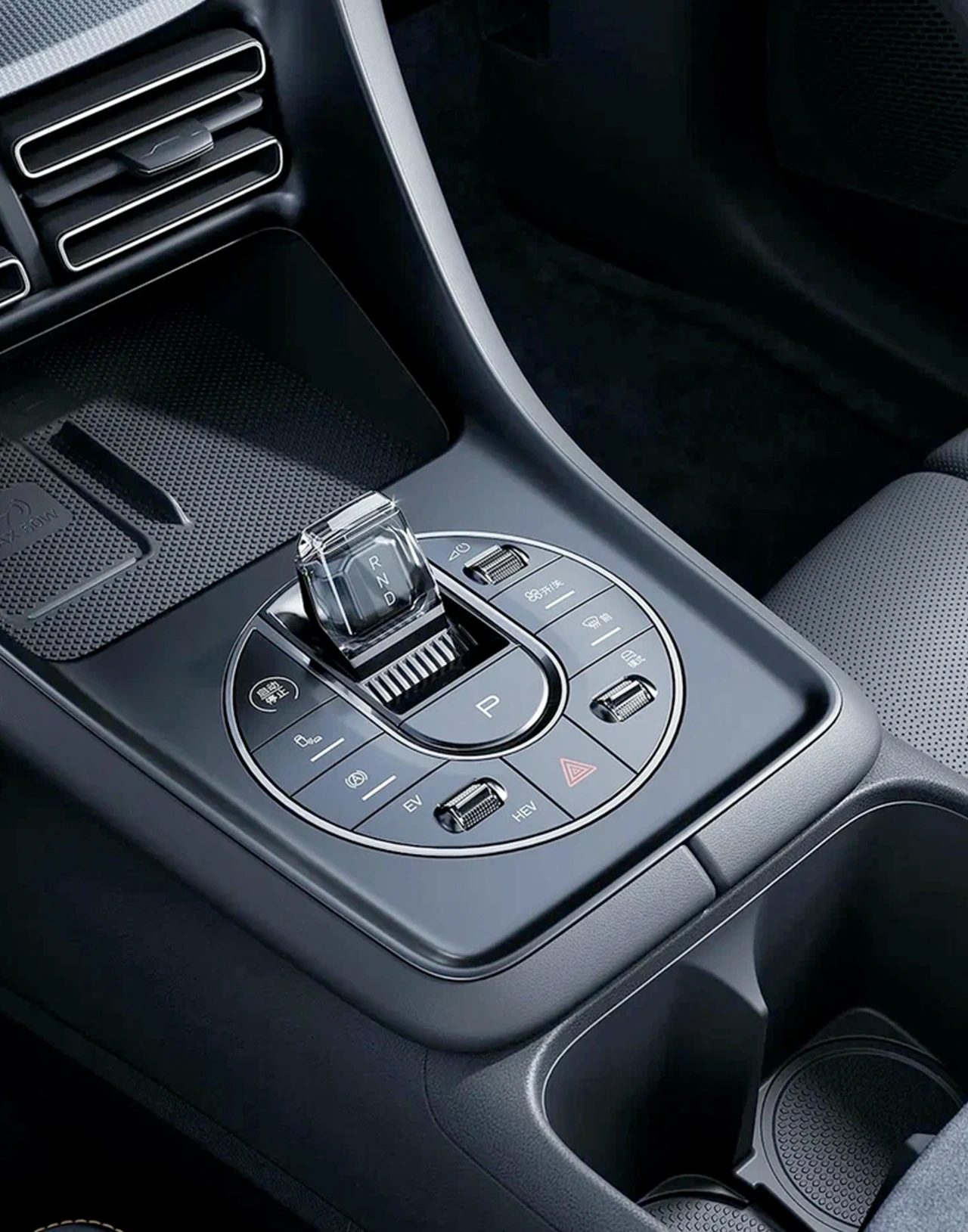 BYD Sea Lion 05 DM-i интерьер автомобиля — гибридный кроссовер BYD в Молдове