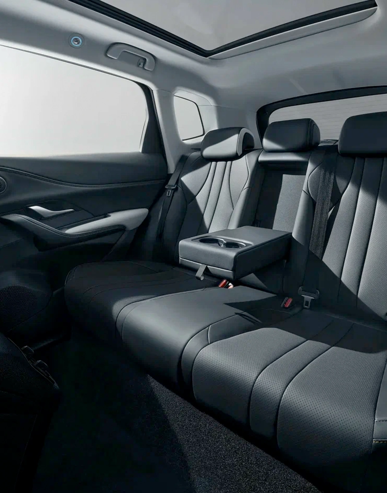 Задние сиденья BYD Sea Lion 05 DM-i — комфортный салон гибридного кроссовера в Кишинёве